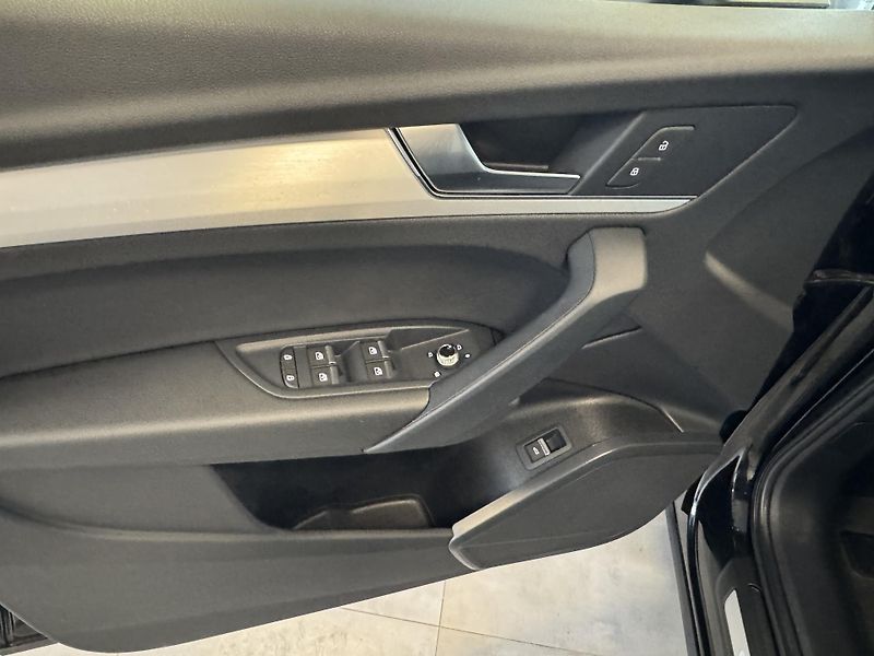 Audi Q5 (2023) 40TFSI 4x4 Advanced Tažné LED  - fotka 15 z 42
