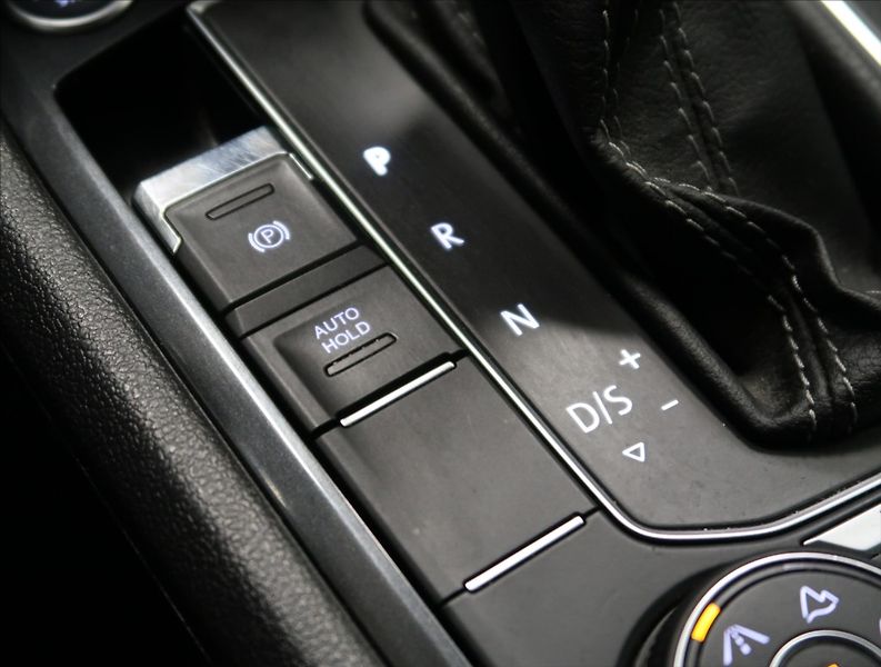 Volkswagen Tiguan 2,0 TDI DSG 4MOTION R-LINE - fotka 34 z 55