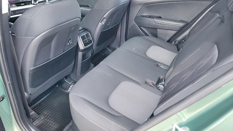Kia Sportage 1,6i HEV - fotka 15 z 24
