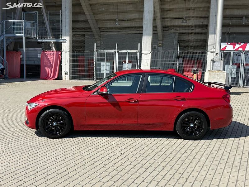 BMW Řada 3 (2017) 318i, 100kw Původ ČR Automat - fotka 2 z 20