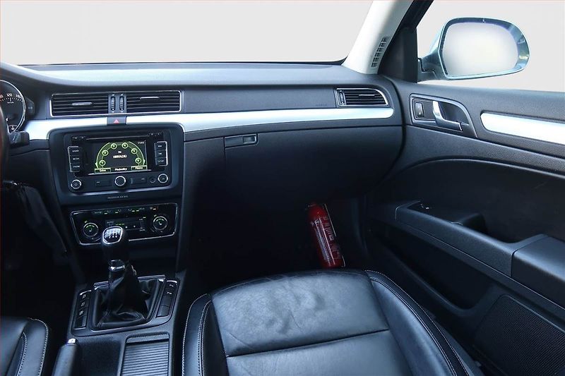 Škoda Superb (2014) 2.0 TDI, Navi, Xenony - fotka 8 z 19