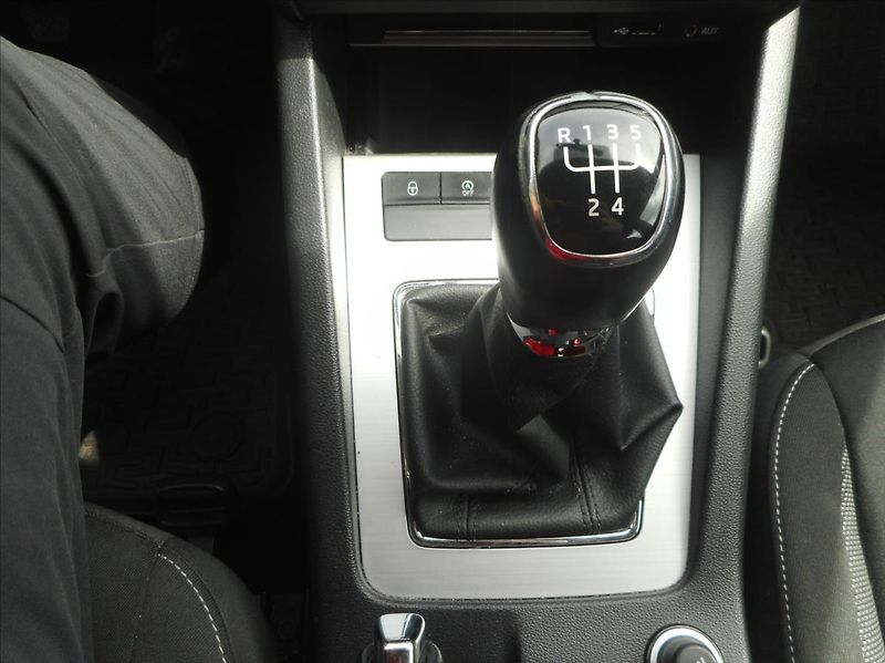 Škoda Octavia 1,6 TDi - fotka 15 z 22