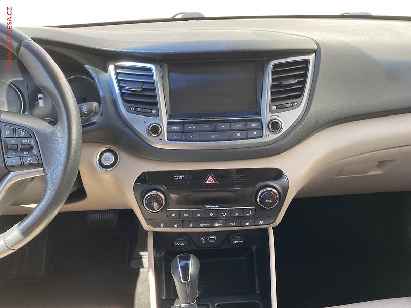 Hyundai Tucson (2016) 2.0 CRDi 4x4, AT, LED, panor - fotka 12 z 20