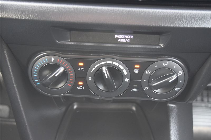 Mazda 3 1,5 74KW SKYAKTIV-G ALU KLIMA - fotka 35 z 38