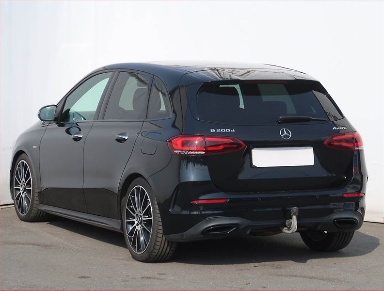 Mercedes-Benz Třídy B (2021) AMG line B 200 d 4MATIC - fotka 4 z 22