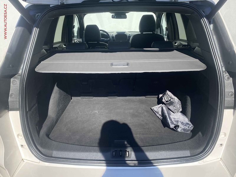 Ford Kuga (2017) 2.0 TDCi, ST-Line, TZ, panor - fotka 7 z 18