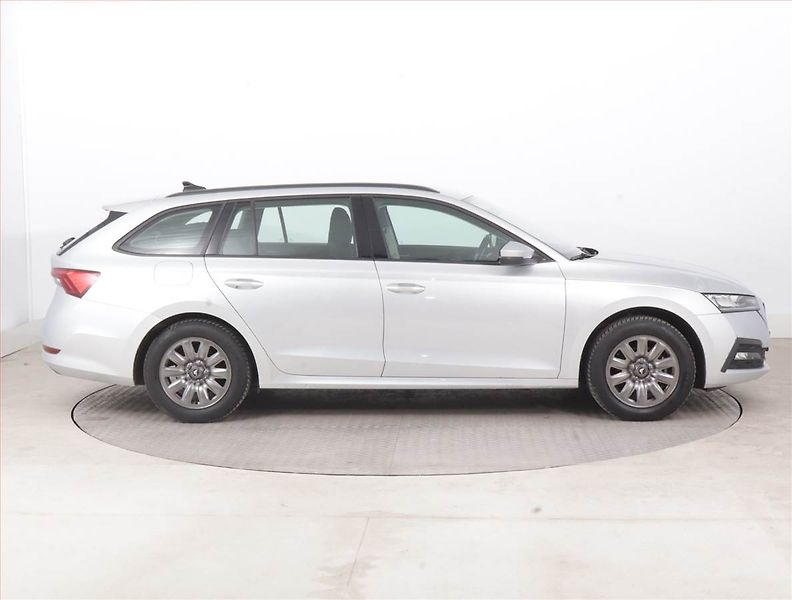 Škoda Octavia (2022) Ambition 2.0 TDI, ČR,1.maj - fotka 6 z 15