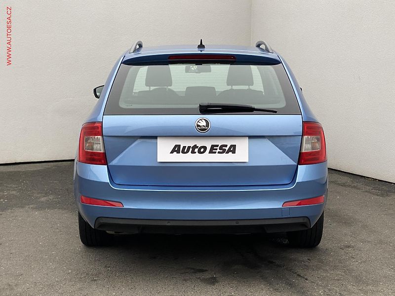 Škoda Octavia (2013) 2.0 TDi 4x4, Elegance, park - fotka 5 z 18