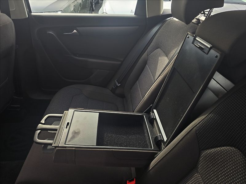 Volkswagen Passat B7 1,4TSi Comfortline NAVI - fotka 26 z 45