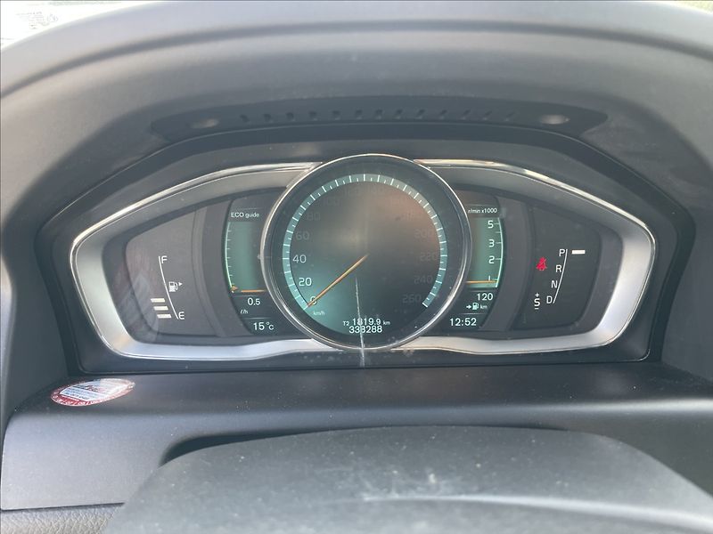 Volvo XC60 2,4 D4 Summum AWD Geartr GPS P - fotka 16 z 32