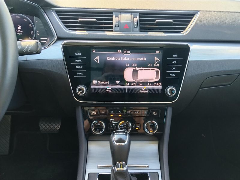 Škoda Superb 2.0TDI 110kW, DSG tažné - fotka 13 z 38
