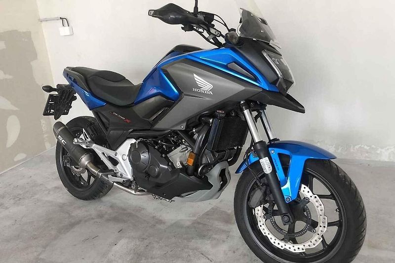 Ojetá motorka BMW R 1200 GS Adventure.
