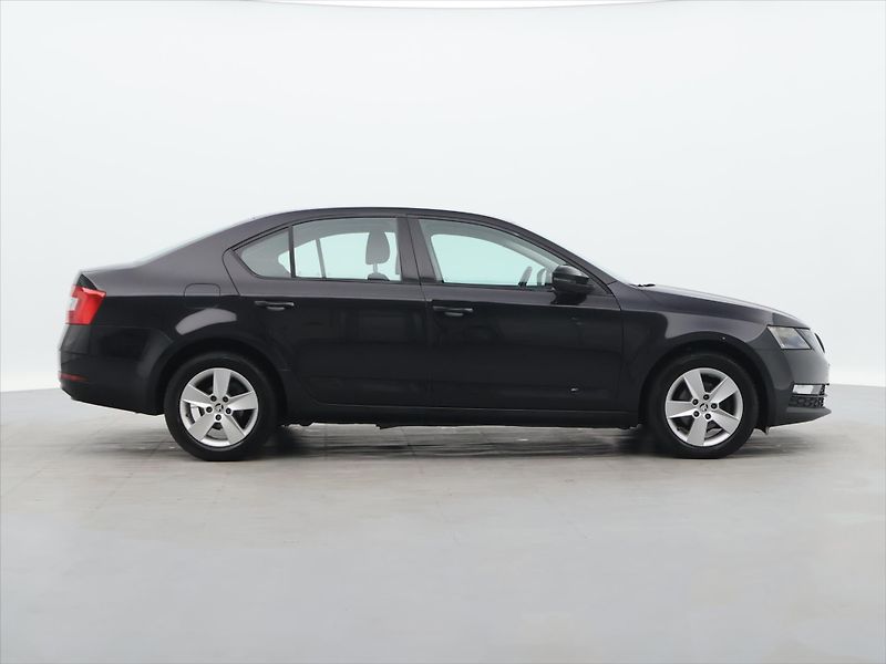 Škoda Octavia 1,6 TDI 85kW CZ Ambition 2.Maj - fotka 8 z 32