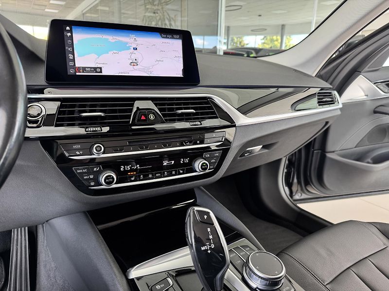 BMW Řada 5 530i xDrive*360Kam*KeyLess*TOP - fotka 20 z 45