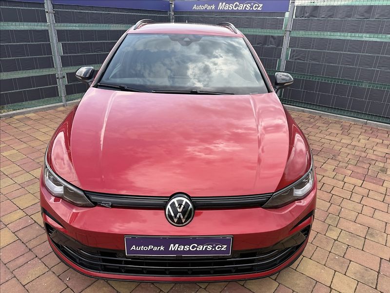 Volkswagen Golf VIII 1.5 TSI R-Line DSG - fotka 2 z 23