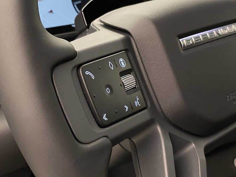 Land Rover Defender 110 D350 X-Dynamic HSE - fotka 23 z 59