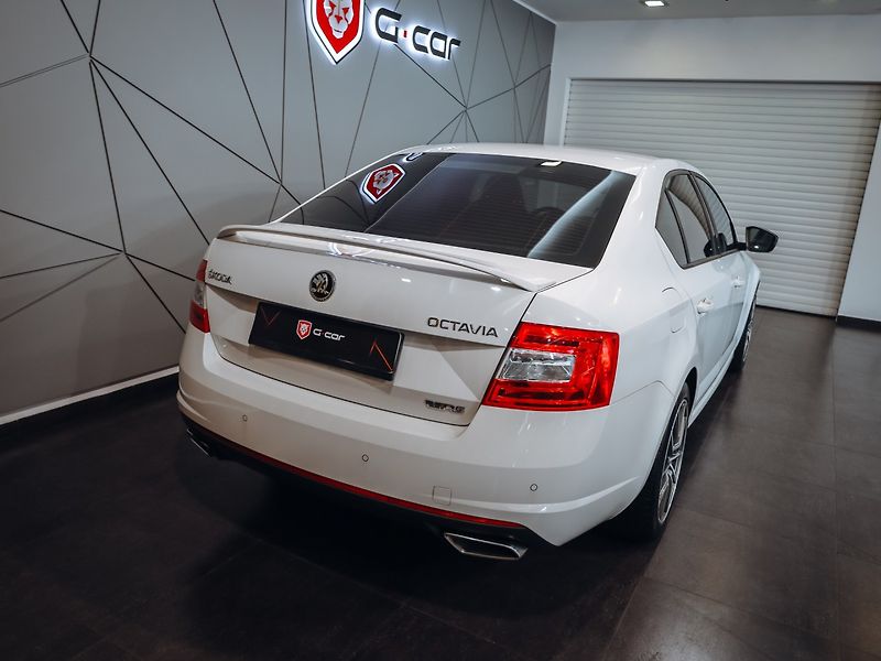 Škoda Octavia 2.0 TDi RS DSG - fotka 6 z 32