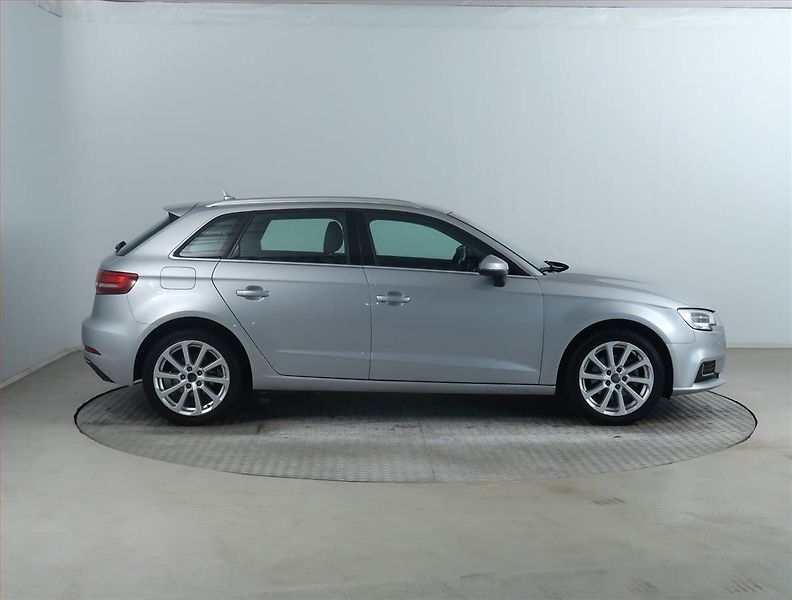 Audi A3 (2016) Ambition 1.6 TDI, Automat - fotka 6 z 16
