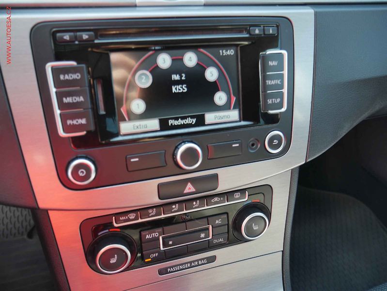 Volkswagen Passat (2011) 1.4TSi, Bixenon - fotka 11 z 16