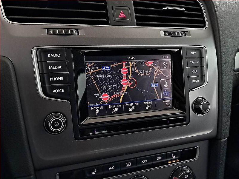 Volkswagen Golf (2015) 1.6 TDI, Serv.kniha, Navi - fotka 13 z 18
