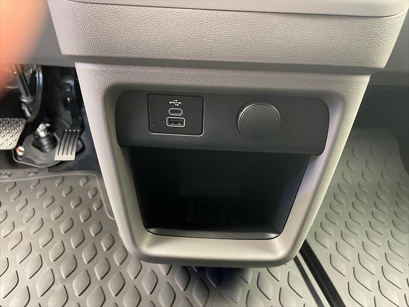 Volkswagen Caravelle (2026) Nový T7 Style 2,0 TDI 4MOT 8AU - fotka 12 z 37