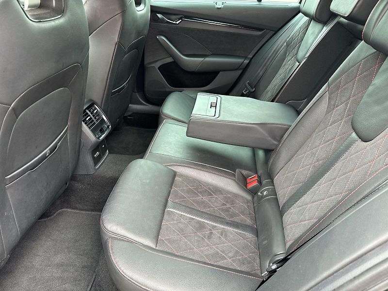 Škoda Octavia (2020) Combi 1.4 TSI iV DSG RS - fotka 8 z 35