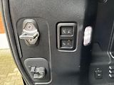Land Rover Defender D300-R DYNAMIC-BLACK-R22 - náhled 37