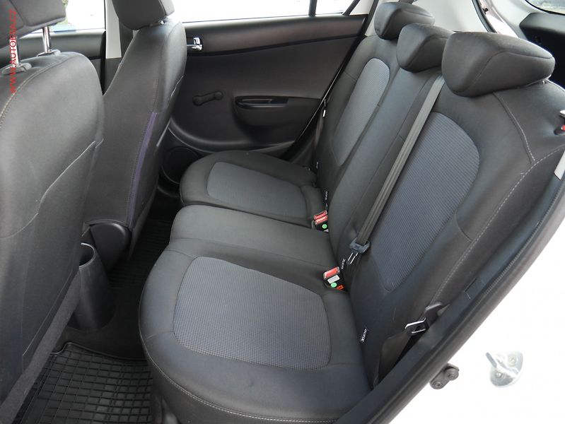 Hyundai i20 (2013) 1.2i, 1.maj,ČR, servis.kniha - fotka 10 z 15