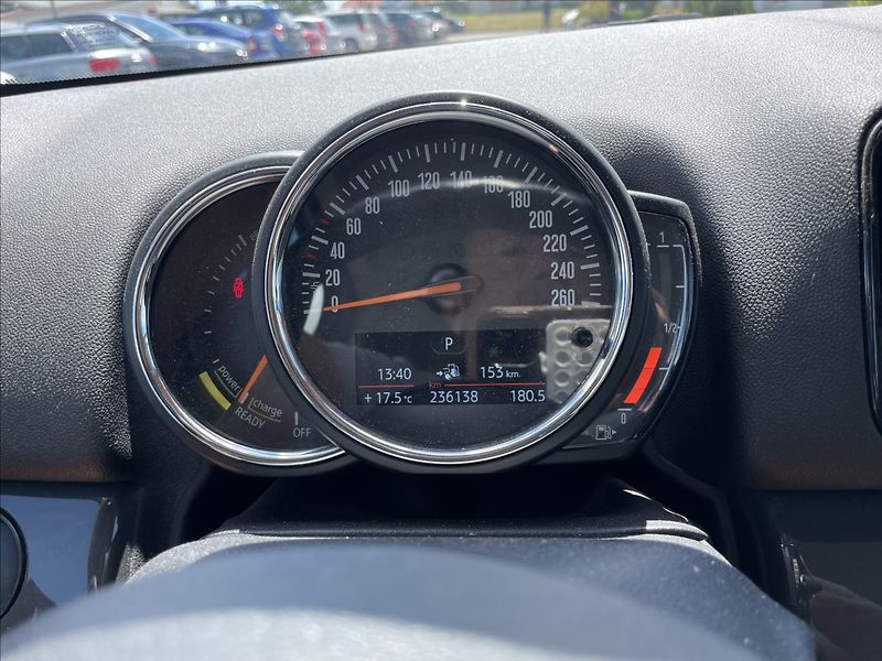 Mini Countryman 1,5 SE ALL4 AUT. PLUG-IN 165kw - fotka 15 z 37