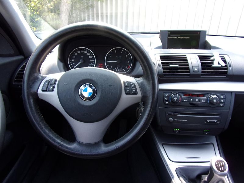 BMW Řada 1 (2005) 116i 85kW 2xALU KOLA DIGIKLIMA - fotka 12 z 19