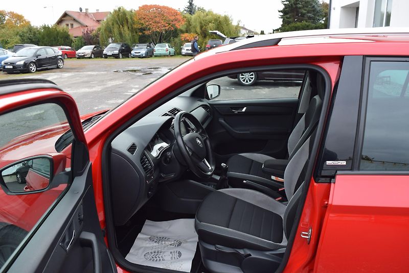Škoda Fabia (2016) 1.2TSI 66kw ED. JOY TAŽNÉ APP  - fotka 20 z 49