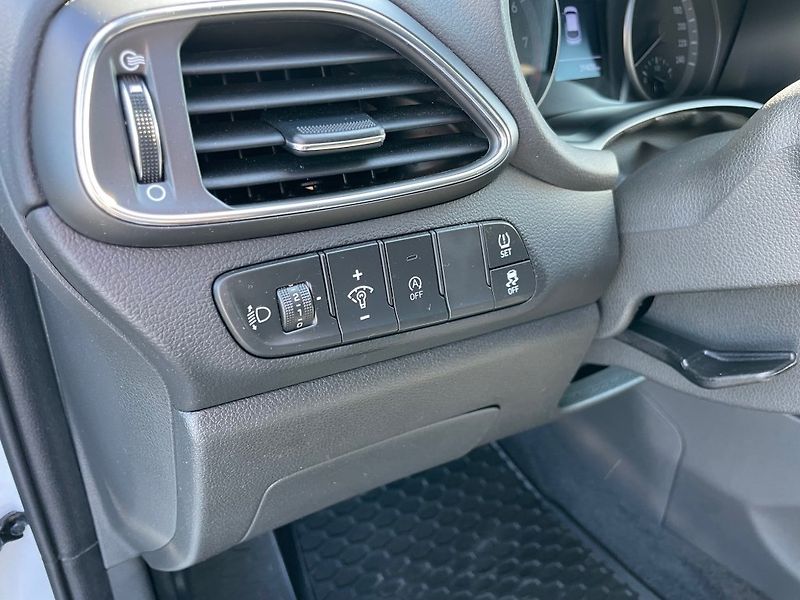 Hyundai i30 1,0 T-GDi Family Comfort, ČR - fotka 25 z 34
