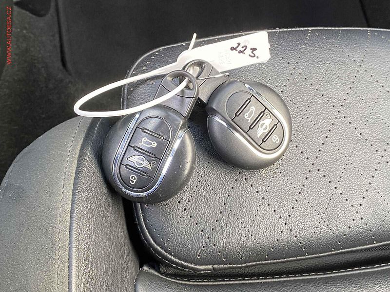 Mini Cooper (2014) 1.5T, LED, navi, kůže - fotka 19 z 19