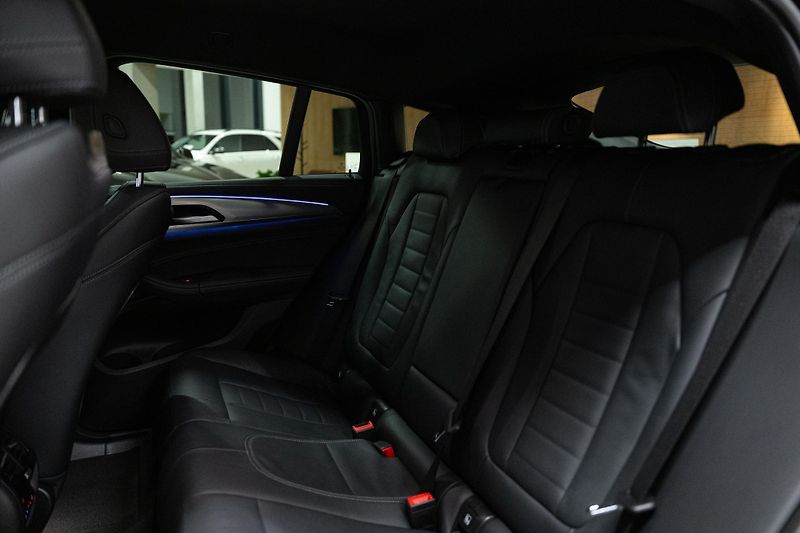 BMW X4 (2023) M40D 4x4 LASER NEZAVISLÉ TAŽNÉ - fotka 20 z 42