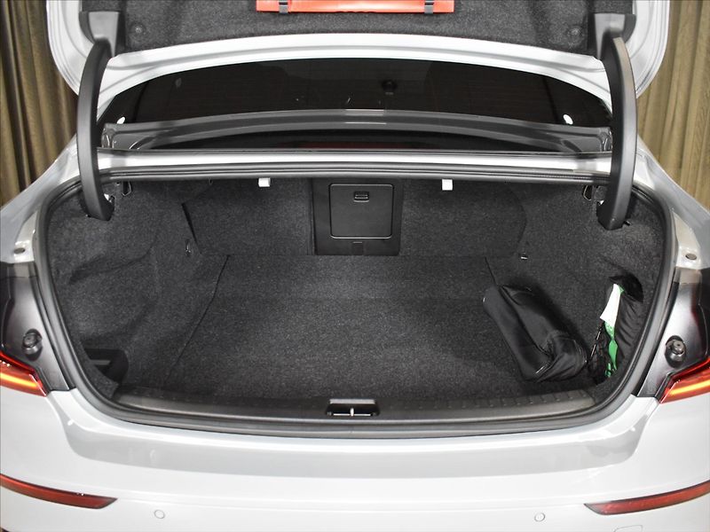 Volvo S60 2,0 B5 AWD Ultimate Panorama - fotka 10 z 23