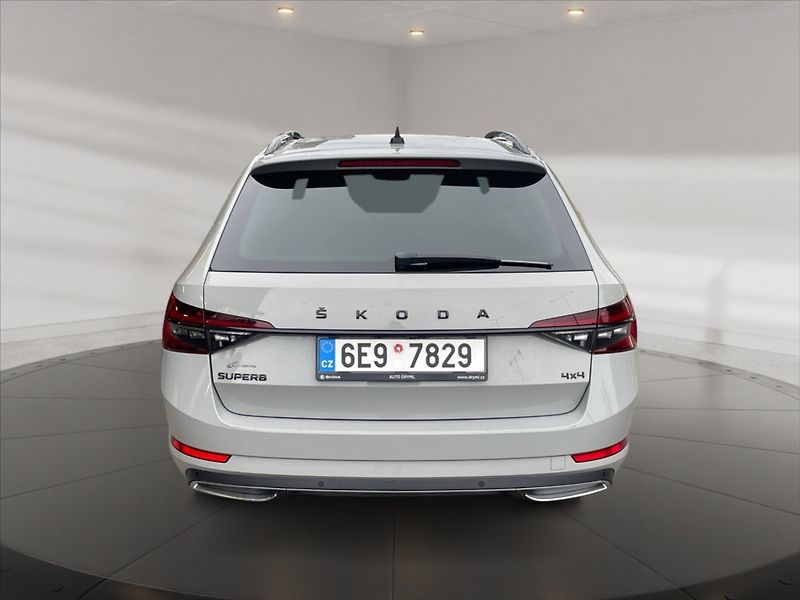 Škoda Superb 2,0 TDI Sportline DSG - fotka 5 z 11