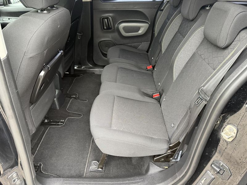 Peugeot Rifter 1,5 Blue HDI 96kW Long - fotka 14 z 20