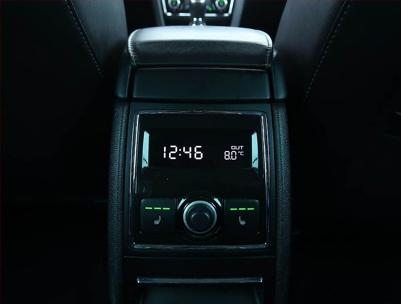 Škoda Superb (2014) Elegance 2.0 TDI, 4X4 - fotka 26 z 27