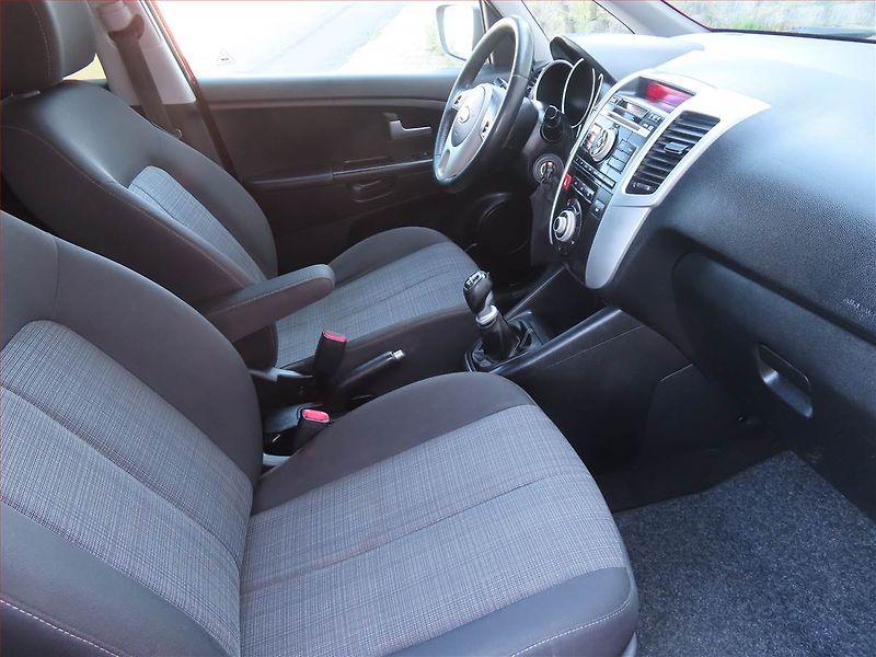 Kia Venga (2010) 1.4 CRDi, nová STK - fotka 9 z 17