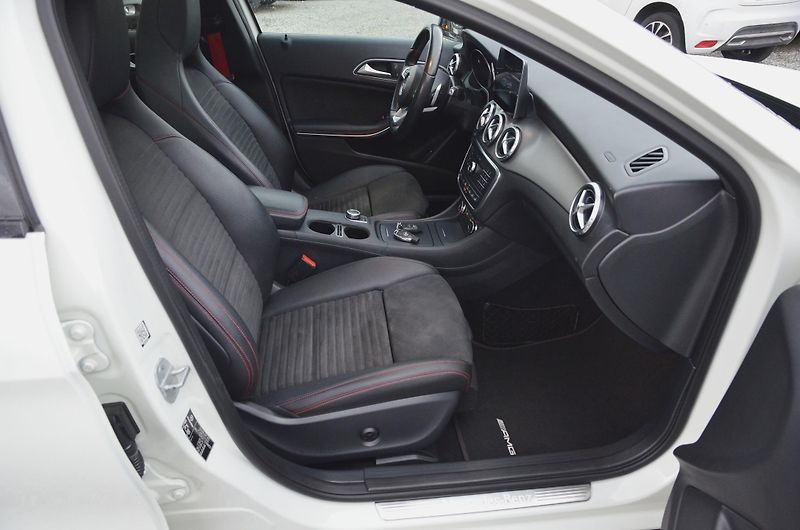 Mercedes-Benz GLA (2016) 220d 130kW 4Matic AMG LINE /ČR - fotka 13 z 38