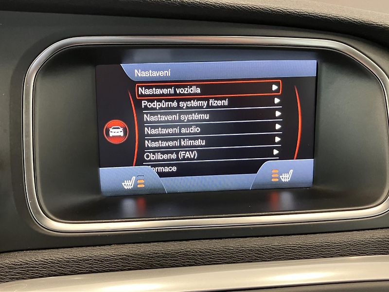 Volvo V40 T3 FWD Momentum MT6 - fotka 31 z 40