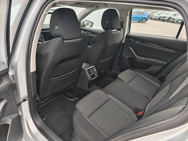 Škoda Octavia Ambition 6MP 2,0TDI - fotka 7 z 22