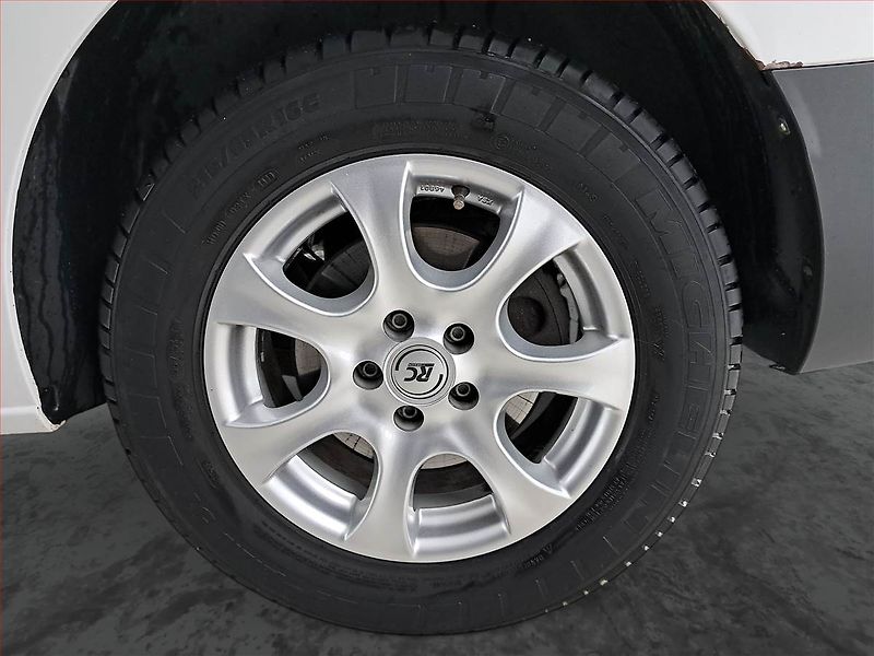 Peugeot Expert (2020) 2.0 BlueHDi, Bus, 6Míst, ČR - fotka 14 z 15