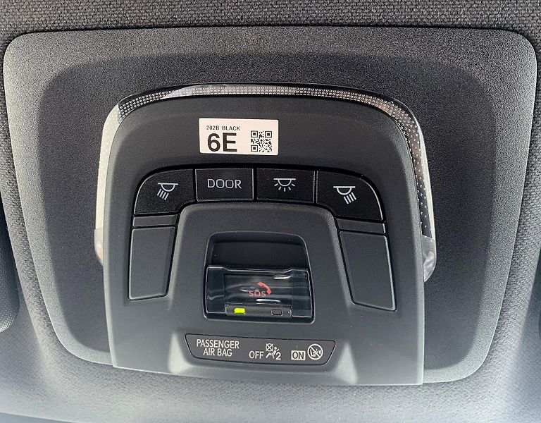 Toyota Corolla TS STYLE 1.8 HEV 103kW e-CVT - fotka 27 z 32