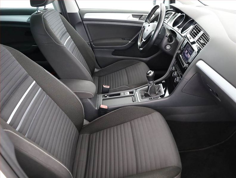 Volkswagen Golf (2014) R-Line 1.4 TSI, Serv.kniha - fotka 7 z 21