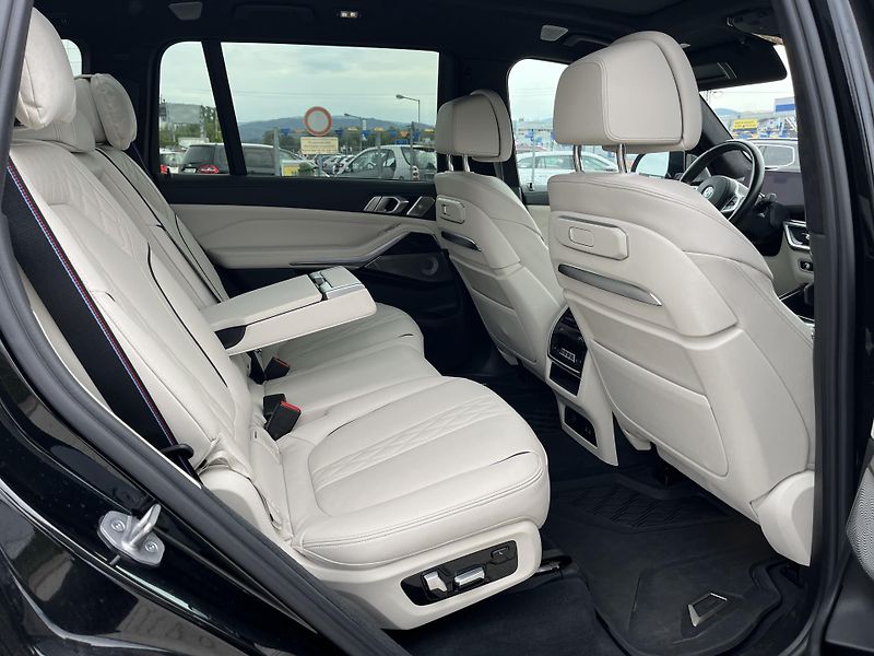 BMW X7 (2022) XDRIVE 4.0d - fotka 9 z 19