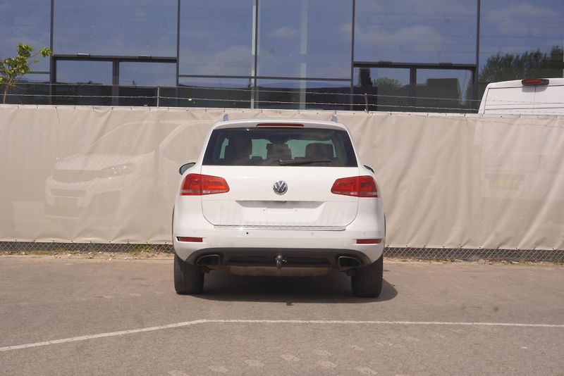 Volkswagen Touareg (2013) 3,6 V6 FSI  4x4 KŮŽE - fotka 3 z 27