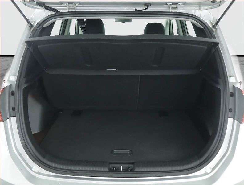 Hyundai ix20 (2015) 1.6 CVVT, Navi, Tempomat - fotka 14 z 16