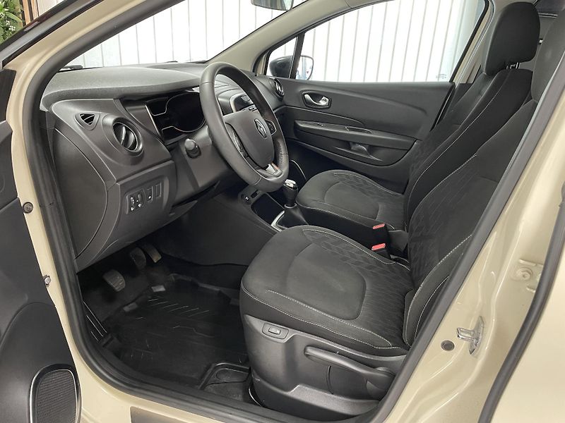 Renault Captur 0.9 TCe ČR 1.MAJ  REZERVACE  - fotka 20 z 30