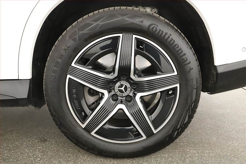 Mercedes-Benz GLC (2026) 300 e 4MATIC, AMG LINE - fotka 21 z 21